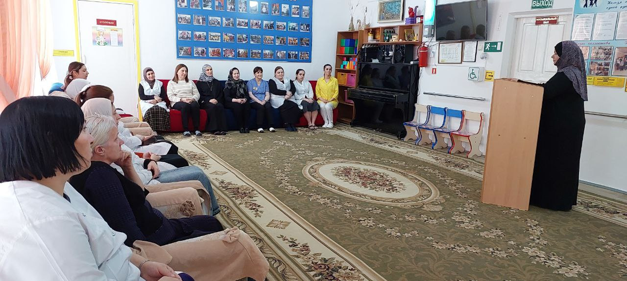 Инструктирование специалистов и родителей подопечных