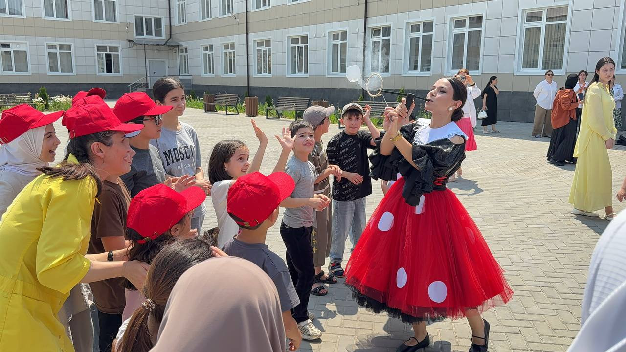 Торжественное открытие летнего пришкольного лагеря