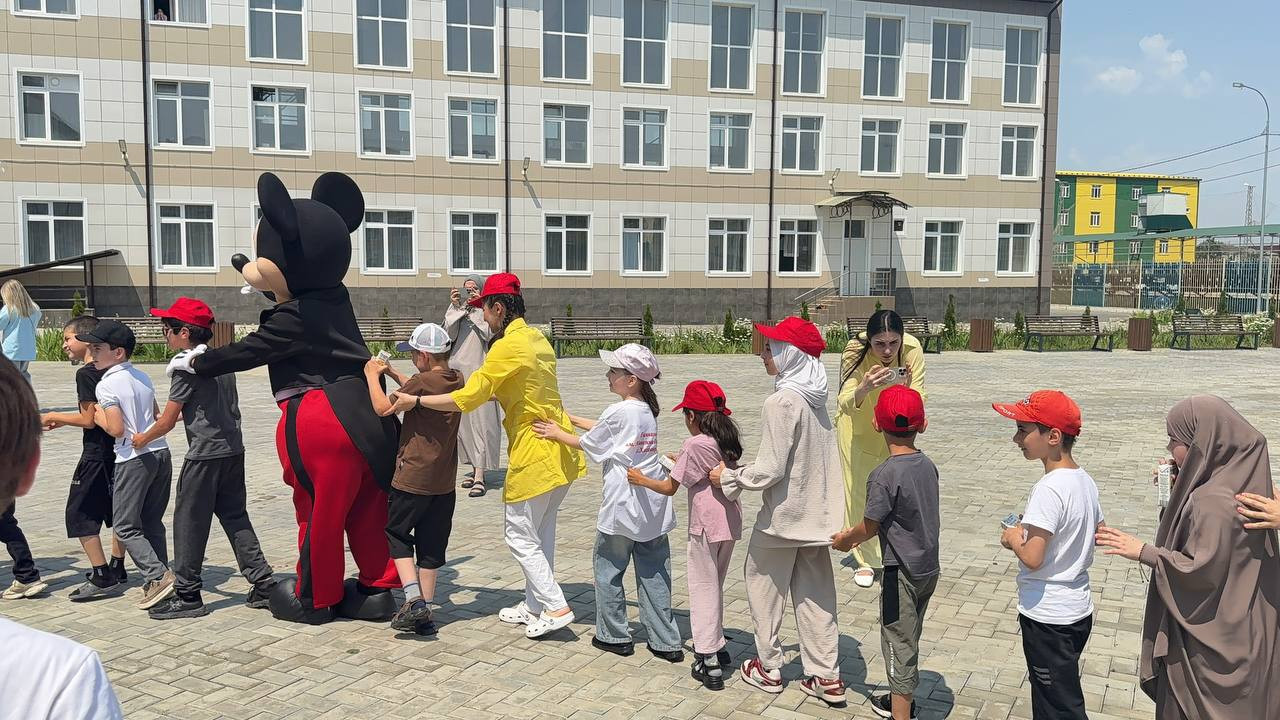 Торжественное открытие летнего пришкольного лагеря