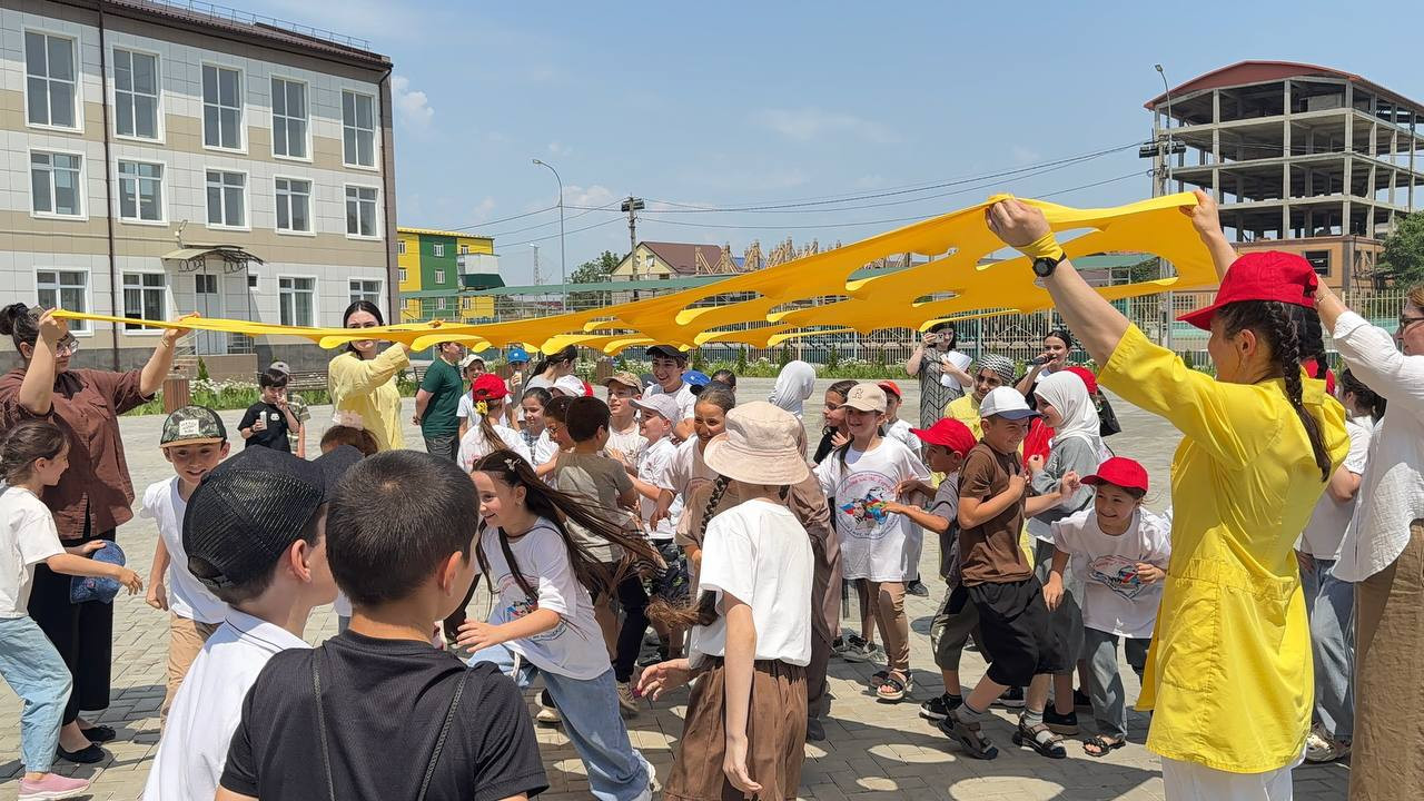Торжественное открытие летнего пришкольного лагеря