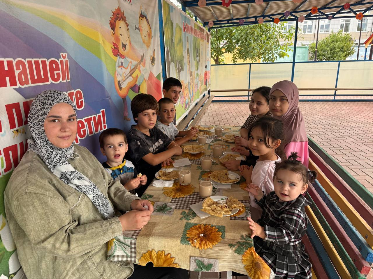Полдник на свежем воздухе
