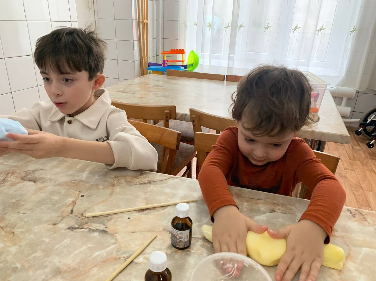 Мастер-класс по изготовлению слайма.
