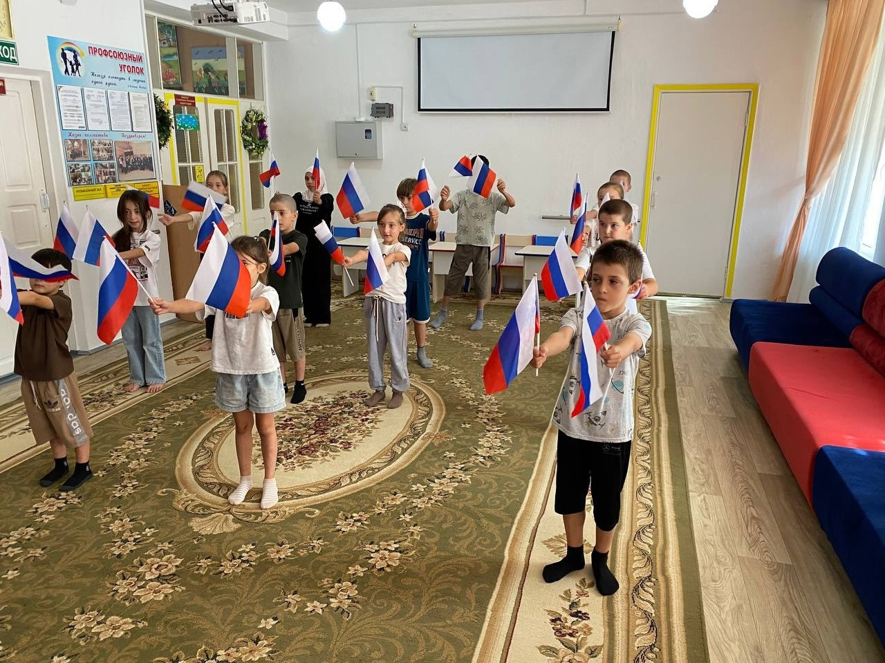 Флешмоб ,приуроченный ко Дню Флага Российской Федерации