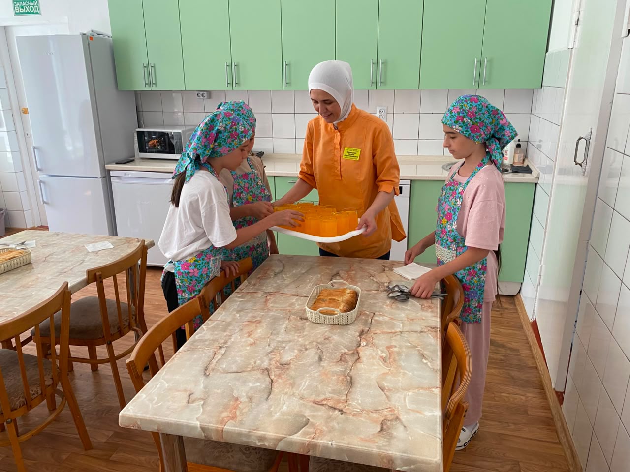 Сервировка стола.